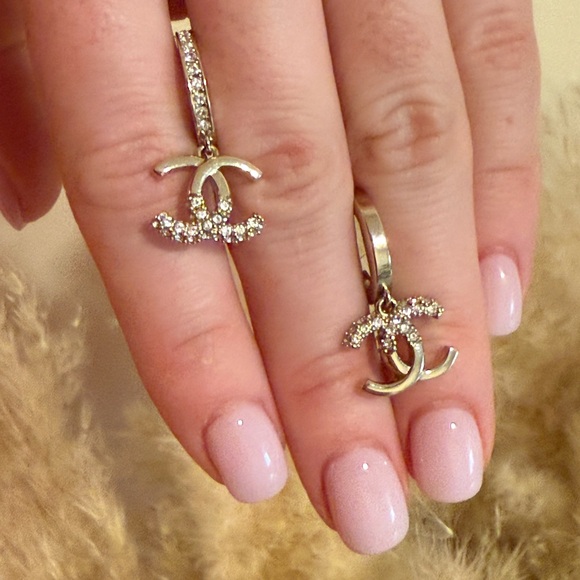 Authentic Chanel Gold Earrings 2022/2023 CC drop Chanel Earrings Gold plated - Picture 5 of 10